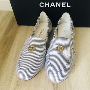 New Authentic Chanel 18c Black/white striped mocassins loafer